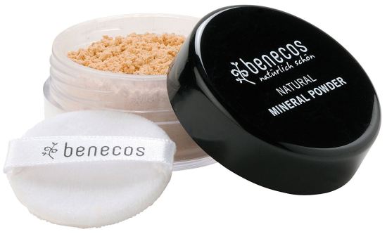 Loose Powder Makeup on Sand Loose Powder Makeup on Sand